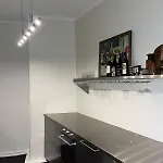 Newly Renovated - 15 Min From Center
