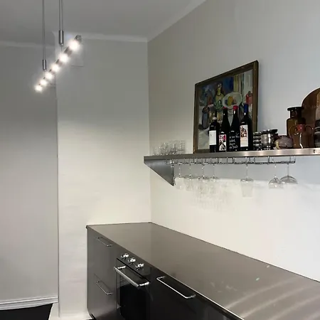 Newly Renovated - 15 Min From Center