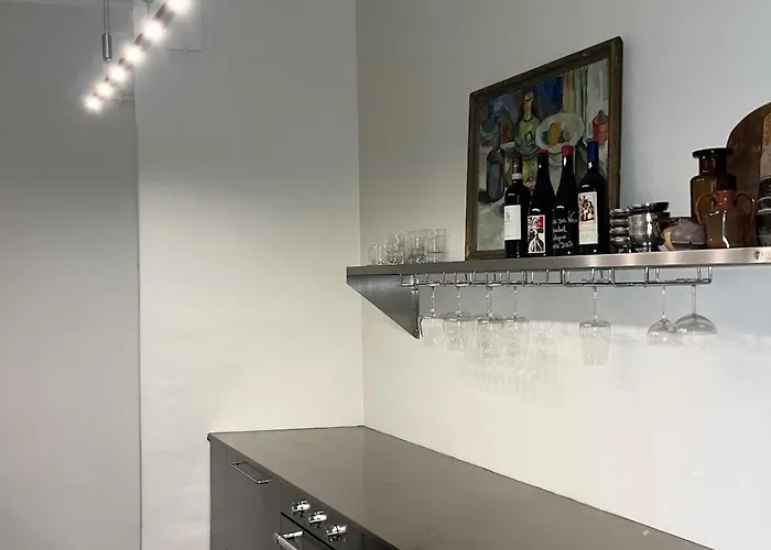 Newly Renovated - 15 Min From Center