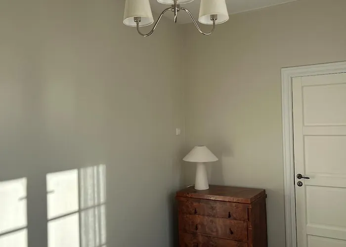 Newly Renovated - 15 Min From Center *