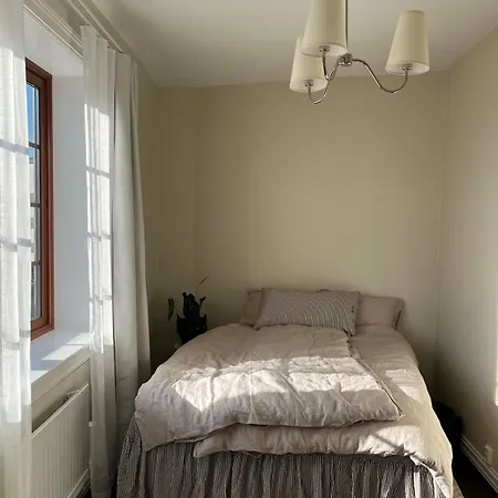 Newly Renovated - 15 Min From Center